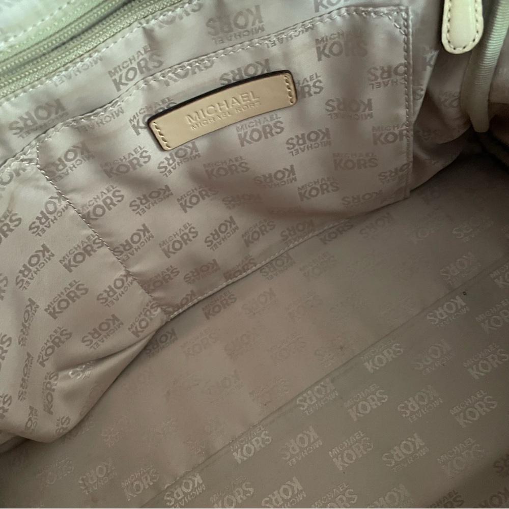 Michael Kors Logo sachet bag - Picture 10 of 12